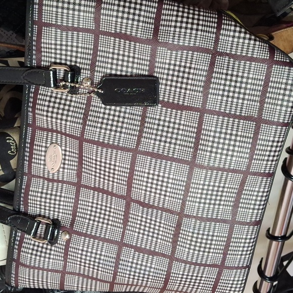 LN COACH NY WINE BLACK PLAID COATED CANVAS & LEATHER MED TOTE BAG - Picture 1 of 3
